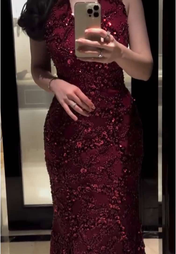 السعر 300 SR 👗 جميع المقاسات متوفرة S - M - L - XL - XXL 🪞 🚚 التوصيل داخل السعودية فقط 📩 للطلب واتساب عبر الرابط بالبايو⁩⁩ #فساتين #فساتين_طويله #اكسبلور #فساتين_راقيه #مشاهدات #مشاهير_تيك_توك #ترند #فساتين_الهبه #explore #foryou 