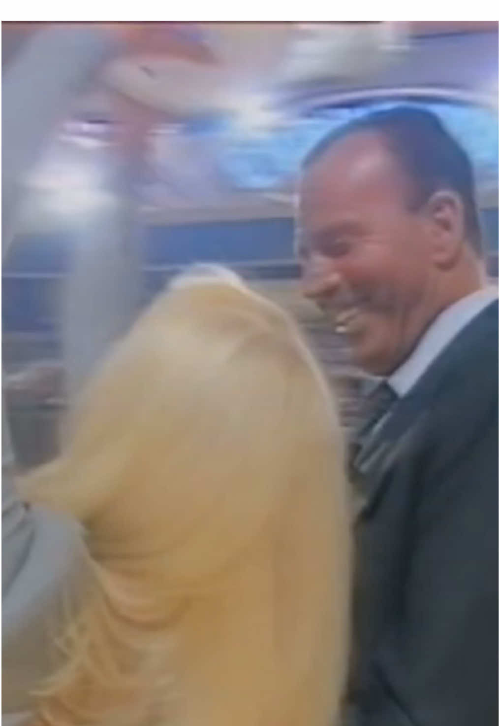 1998 | La Gota Fría  - Julio Iglesias e Raffaella Carrà  #RaffaellaCarrà #JulioIglesias #virale #tv #storiadellatelevisione 