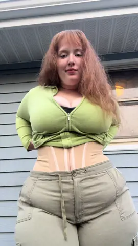 Couldn’t decide on an outfit but atleast this waist trainer makes me look SNATCHED no matter what I wear. #fentysuperbrandday #tiktok #trend #tiktokshopcreatorpick 