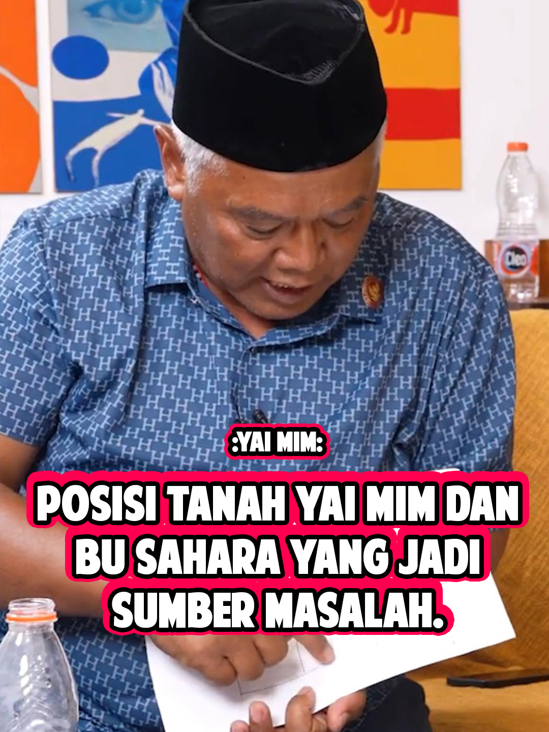 Yai Mim menjelaskan posisi tanahnya yang di wakafkan untuk jalan posisi rumah bu Sahara tetangganya yang sekarang viral di sosial media. Biar gak salah paham, langsung nonton full di youtube: CURHAT BANG Denny Sumargo #yaimim #podcastviral #sahara #tetangga #fyp