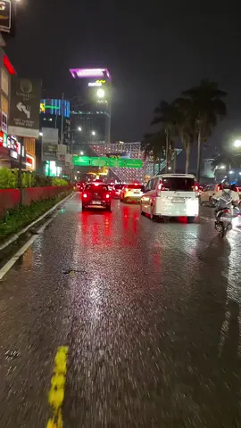 ternyata masih seperti kemarin, aq masih sepele dan tidak sepenting itu... #sumareconbekasi #hujan 