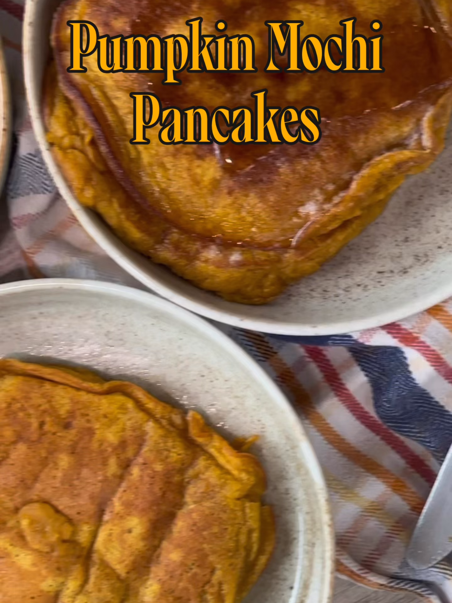 🎃秋の朝ごはんにぴったり🍂   パンプキンもちパンケーキ🥞✨   外はカリッ、中はもちっ！かぼちゃスパイスの香りが広がるよ💛   小麦粉不使用＆簡単レシピで cozy な秋気分🍁   #パンプキンパンケーキ #もちもちスイーツ #秋スイーツ   #パンプキンスパイス #グルテンフリーレシピ #秋の朝ごはん   #mochilovers #fallbaking #pumpkinspiceseason