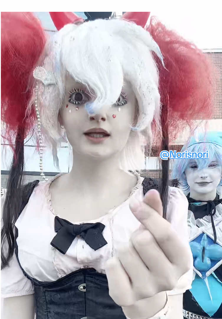 ”Hes Roght behind me isnt he?.” Ahh shadowmilk @Nori snori  #cosplay #candyapplecookie #shadowmilkcookie #crk #närconexpo 