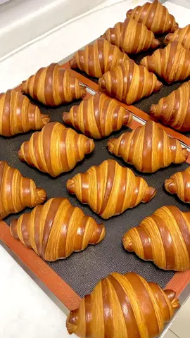 Who need a croissants? ♥️ #croissant #viennoiserie #coffeeshop #dubai #abudhabi  