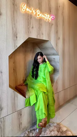 The fit vs the pics 😍🫶🏼 #desitiktok #indianwedding #mehendioutfit #partywearsuits #desifashion 