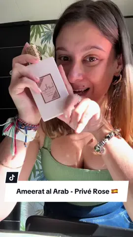 Mi perfume del momento, una rosa embotellada. Enamorada me hallo de los perfumes árabes #perfumes #perfumesarabes #offrespourtoi #perfumecheck #perfume 