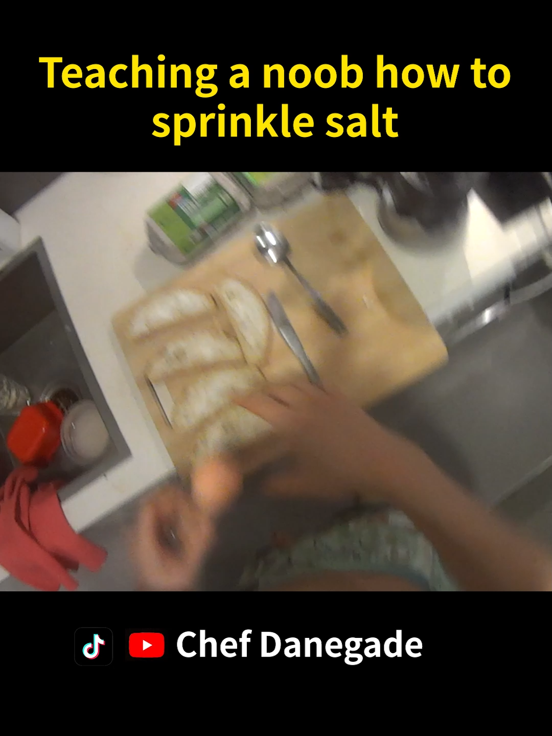 teaching a noob how to sprinkle salt #funny #cooking #food #funnymoments