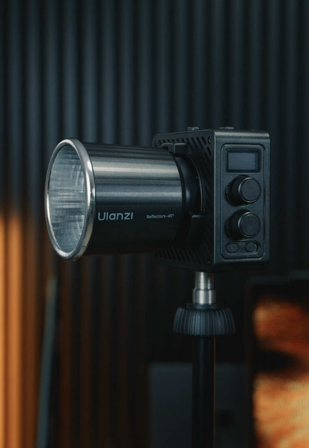 Small but mighty, the @Ulanzi_Official EC65 Cube Light packs a punch.  Big lights are necessary, but having something small, portable, and versatile is a no brainer.  The EC65 is a 65W bi-color LED, that’s ready for any project.  It comes with diffuser, reflector, and optical condenser attachments to help you control the light.  You can also power the light your way, with either the included rechargeable battery attachment or power adapter.  The EC65 sports 13 effects features, app control, Mini Bowens mount compatibility, and is perfect for travel. Pop over to the link in my bio to check it out! #ulanzi #ulanzicreatorjourney #createforcreators 