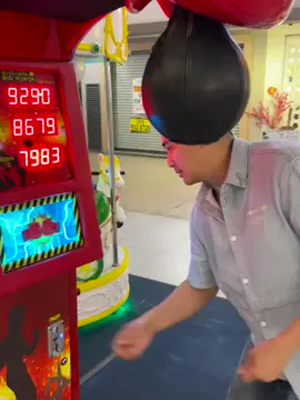 Try left hook orang 50 tahun pulak… tapi machine rosak.. 