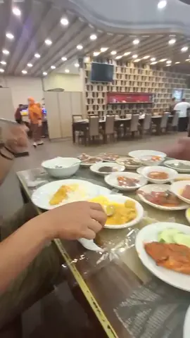 La banyak pantang... 😭