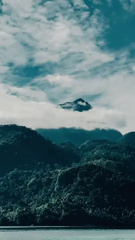 Fogi nanali, Gunung Kapala Madang Gunung ini merupakan gunung tertinggi di Pulau Buru, dengan ketinggian mencapai sekitar 2.700 mdpl (meter di atas permukaan laut) dan terletak di wilayah Kabupaten Buru Selatan, Provinsi Maluku #kapalamadang #buru #malukupride🏝🔥 