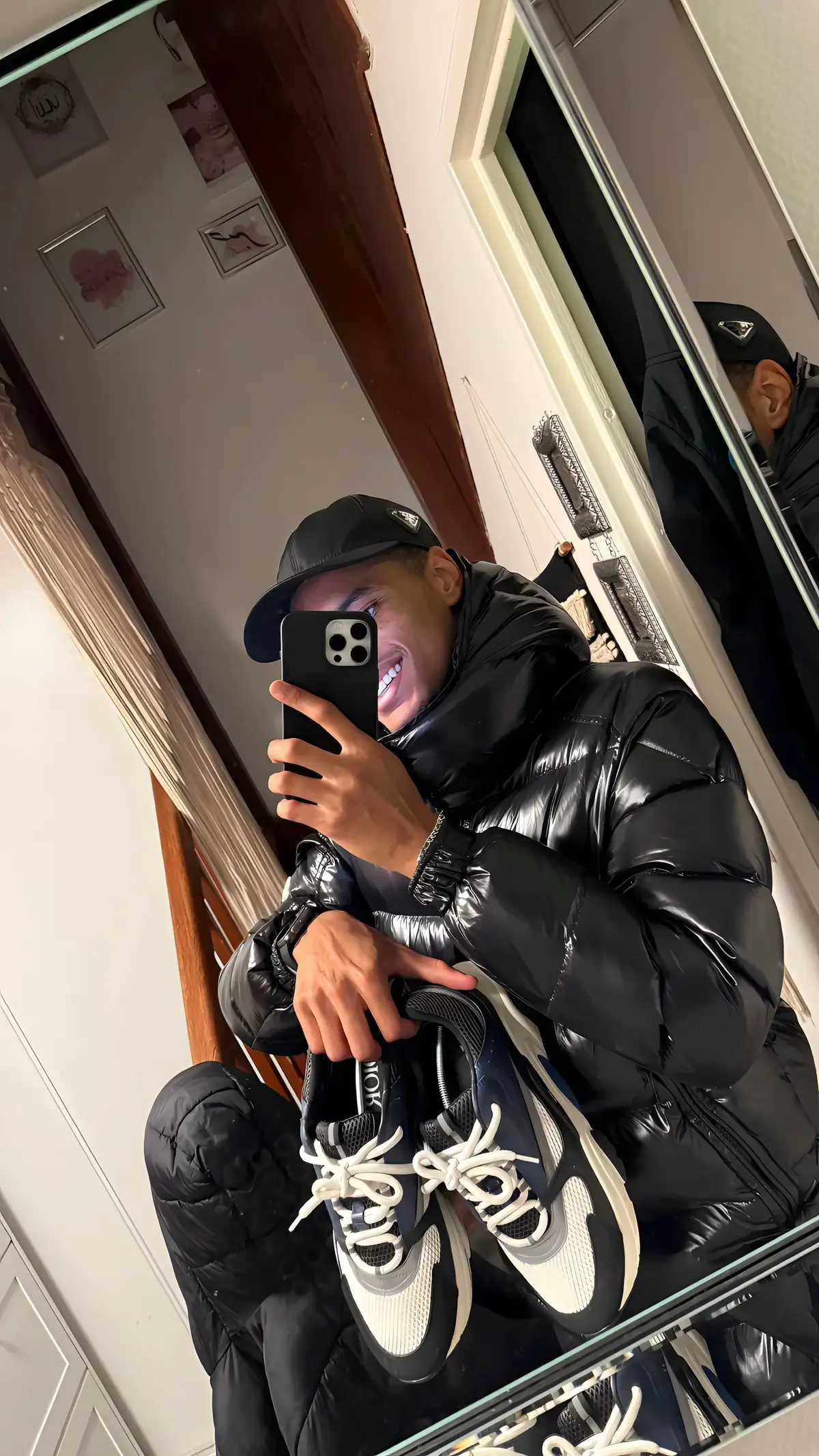 Money is black 