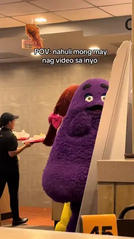sana okay lang kayong dalawa grimace at birdie🤣 #mcdonalds #mascot #fyp 