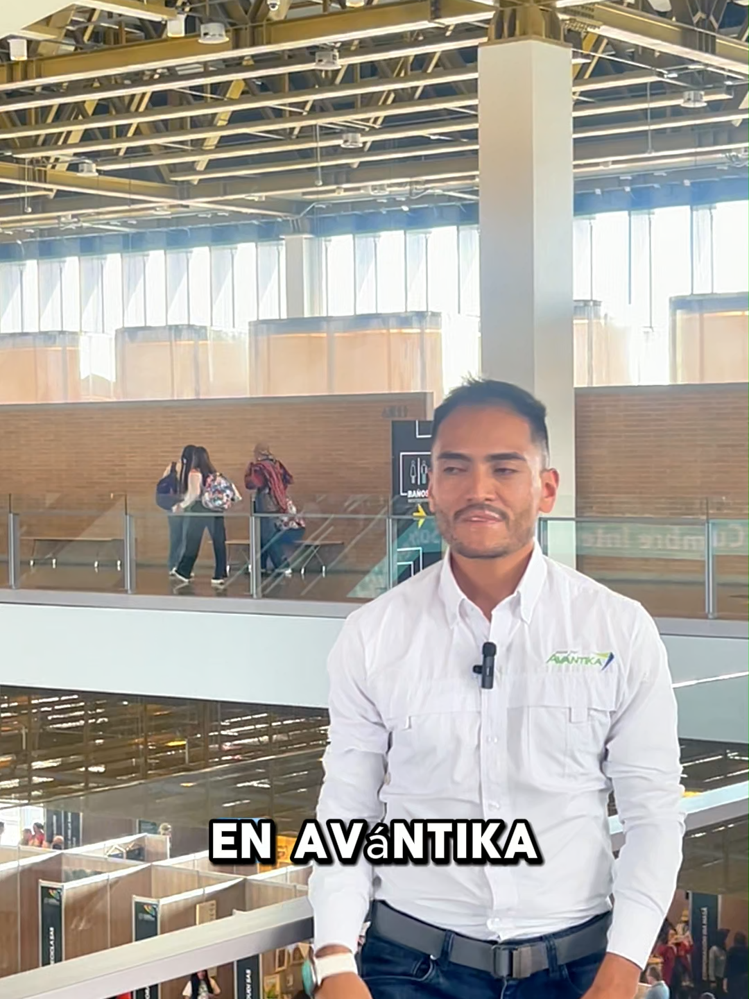 Mesones de laboratorio en resina fenólica, acrílica y acero inoxidable. Avántika, 58 años de experiencia en soluciones para laboratorios.