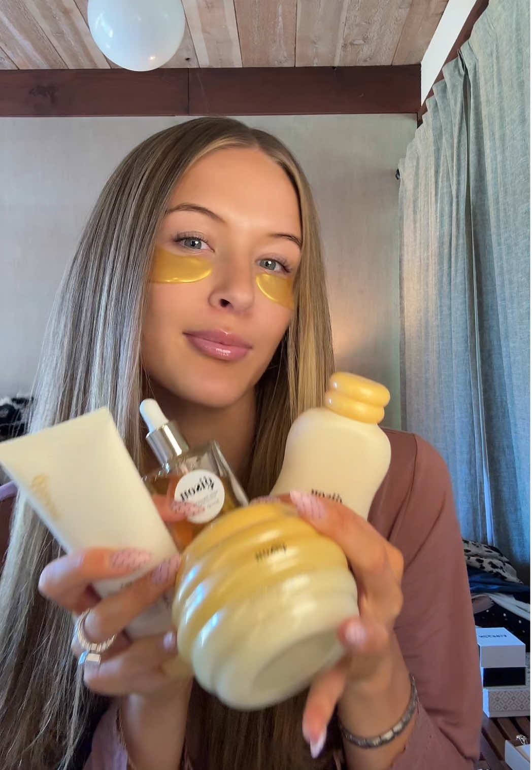 hair tutorial! trying out new products so you don’t have to🤍✨ @Gisou I’m obsessed with these!!! #haircare #hairtutorial #hairgrowth #hairhealth #hairproducts 