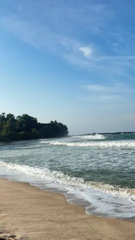 🏖️🌊❤️ #pantailegonpari #pantaivibes #sawarnabeach #melangitkanmu #gheaindrawari 