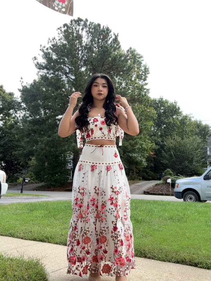 I just need a white veil that goes with all my church outfits 🤍✨️ #fyp #catholic #girl  #relatable #church 