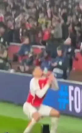 Nhìn cái cách cậu ta ăn mừng kìa hãy ở lại ars và thành huyền thoại nhé e ba báo♥️♥️♥️#trendingtiktok #trending #xuhuong #arsenal 