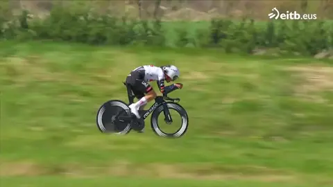 Time trial - very entertaining! #racescene #ttbike #professionalactionsdonotimitate #speedandpassion #roadbike 