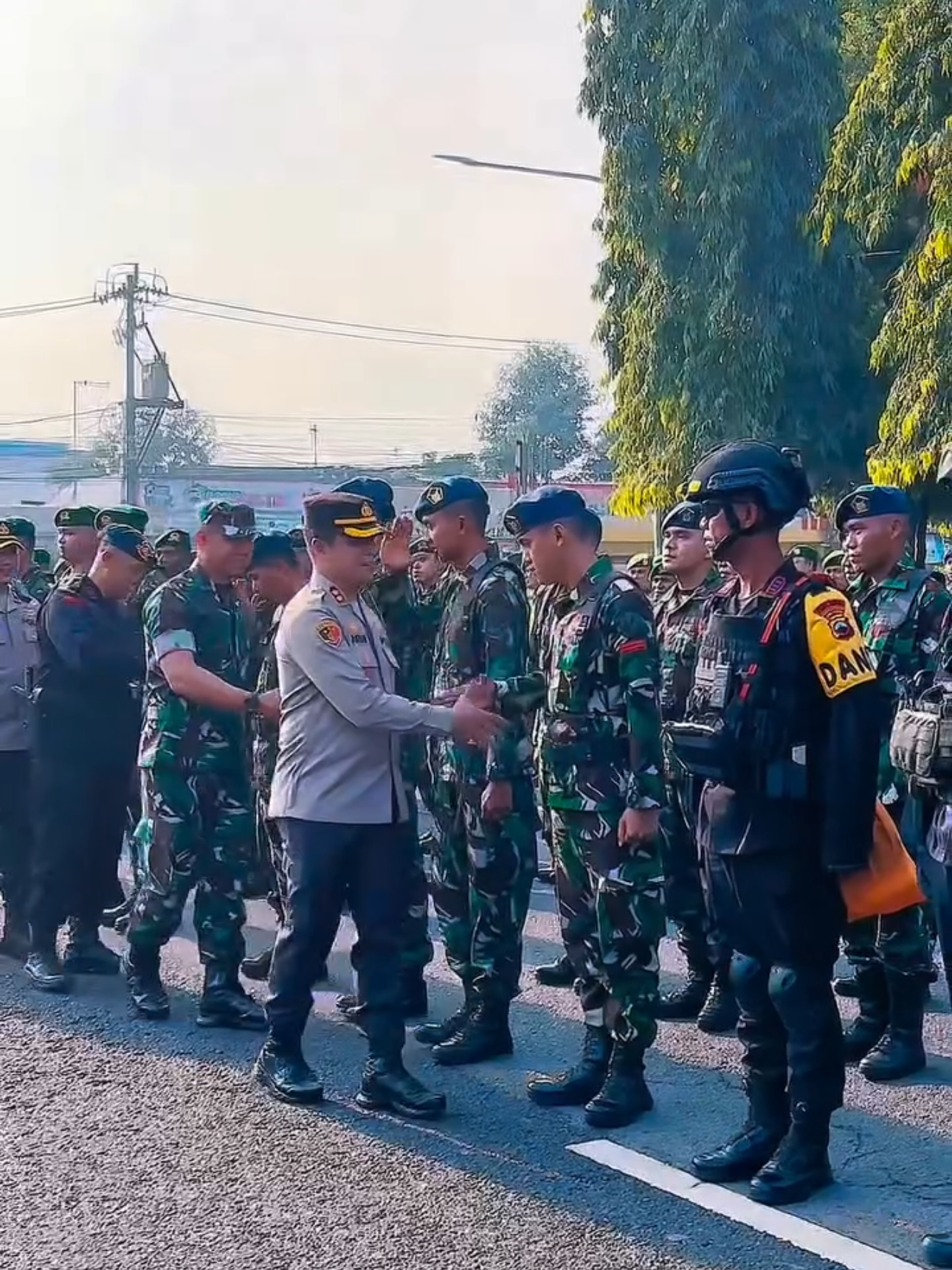 #Repost @kapolrespurbalingga Purbalingga akan semakin maju, terus belajar menghadapi semua dinamika, dengan beragam makna peradaban terkandung di dalamnya. TNI-Polri akan selalu menjadi bagian dari itu - dan harus menjadi sahabat demokrasi. . #polrespurbalingga #polriuntukmasyarakat