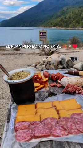 Estamos todos de acuerdo que no existe mejor plan que este?🍂🧉♥️ Somos un camping en Lago Puelo 🏕️💙