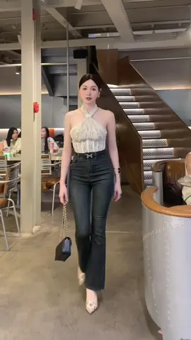 “ Sẽ có người khôn khéo hơn em, nhưng sự đơn thuần của em đáng giá biết bao 
