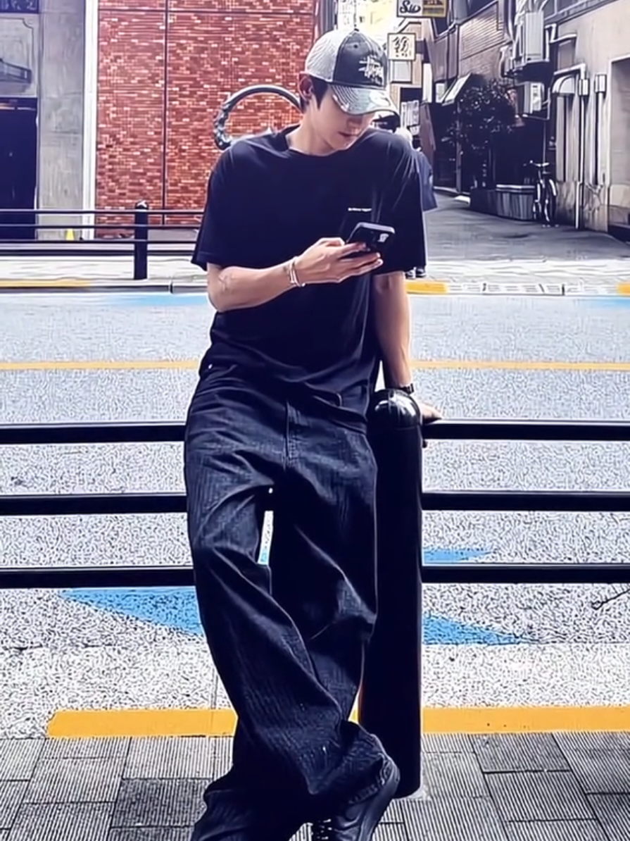 ada wmnya di tangan 😆😍 #chanyeol #exo #exol 