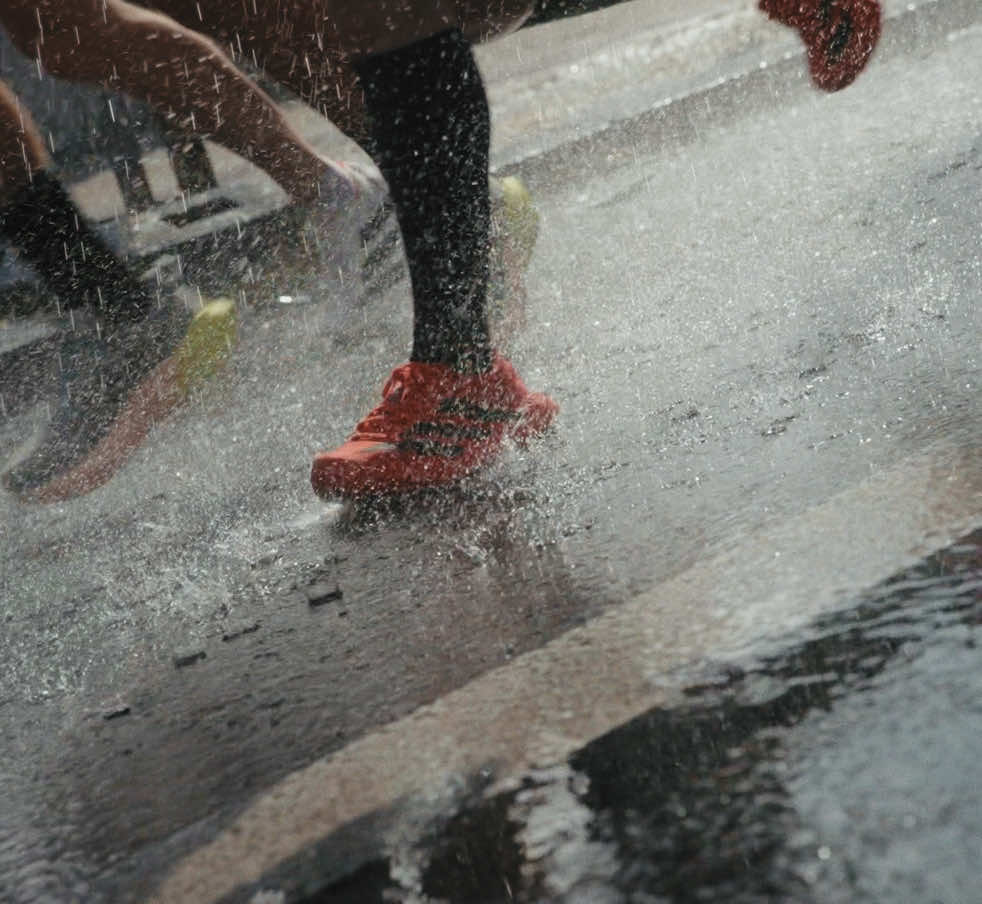 The Berlin Marathon 2025 in a nutshell! It was an incredible feeling being out there capturing & supporting the thousands of athletes. For @michelbmr and me, the focus was on @Kim Gottwald as we got the opportunity to document his race day, from start to finish. Already looking forward to the next one! #berlinmarathon #marathon #sportsvideography #cinematic #lifestylecreator    