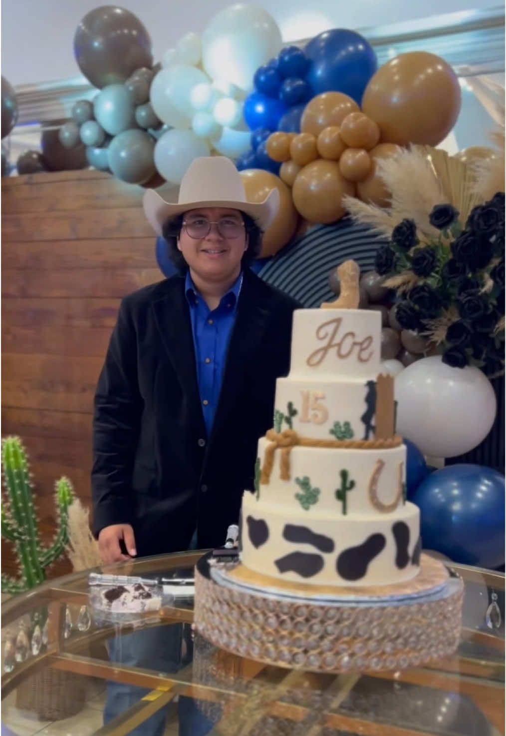 Joe’s quince birthday bash 🐎💙 @Teodora @Grupo Manada  #dolcevillaevents #fifteen #quinceparty #quinceañero #quinceañeros #birthdaybash #xv #houstonquinceañero #houstonvenue #quince #misquinceaños #foryouuuuu 