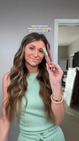 bless her soul for never gate keeping this insane combo for the neutral lip girlies and that’s why we love her🙌🏼 #makeup #lipgloss #lipliner #lipcombo #neutralmakeup #everydaymakeup 