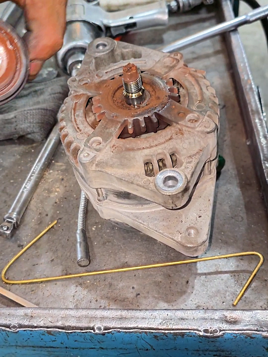 engine alternator pulley bearing problem#auto#mechanic 