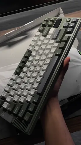 Thanks to @Epomaker Keyboard for that awesome keyboard 🤩🤍#keyboard #gamingkeyboard #techtok #Tech #setup 