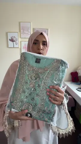 Fully Lined Kameez , including the sleeves too.  #pakistaniclothesuk #pakistaniclothes #tiktokmademebuyit #foryoudays #pakistanifashion @Memsaab 