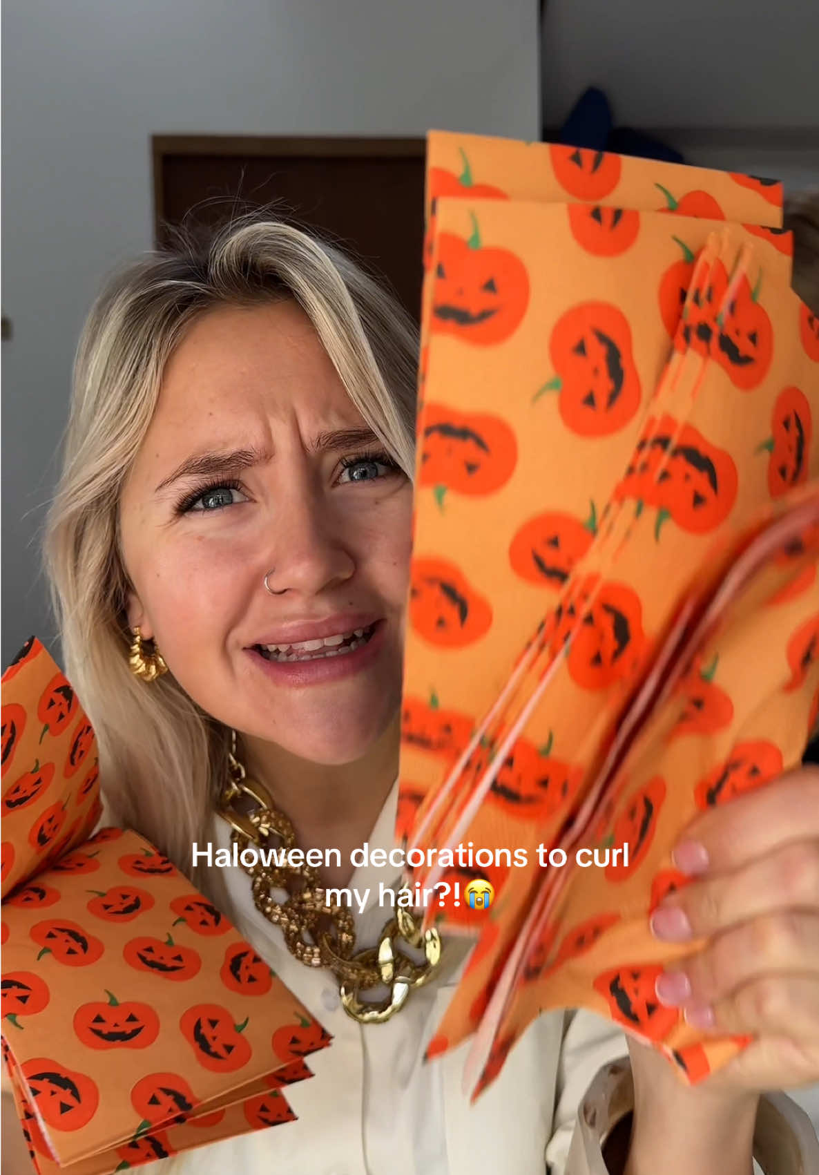 is it too early for halloween hair?! #heatlesscurls #crazyhair #halloween2025 #hairhacks 