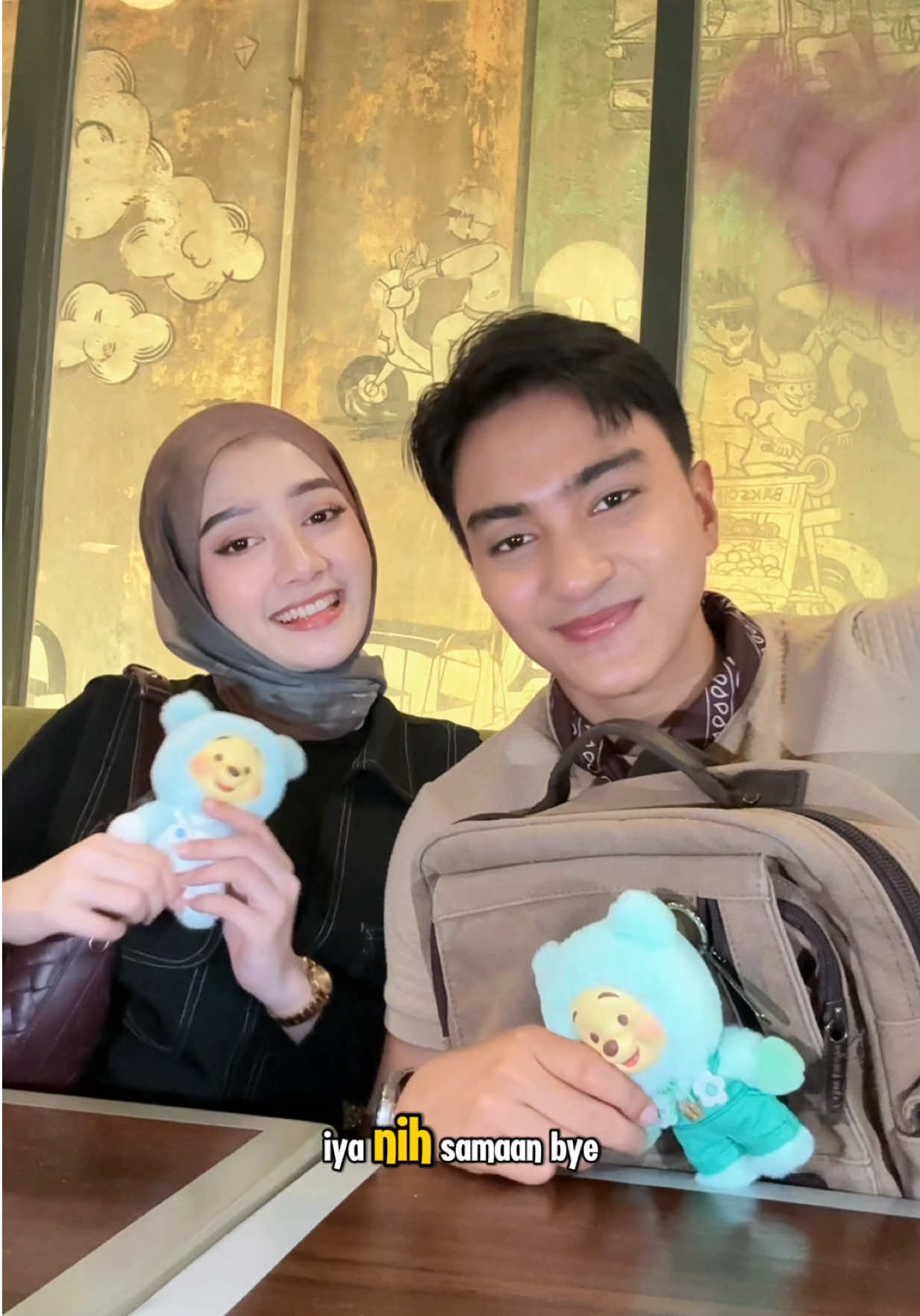 gatau isinya, tapi pasti gemesin 🧸🎁  @minisoshopid @MINISO  #grwMINISO #minisoindo #minisoindonesia2025 #Minisobagcharm #hangoutwithminiso 