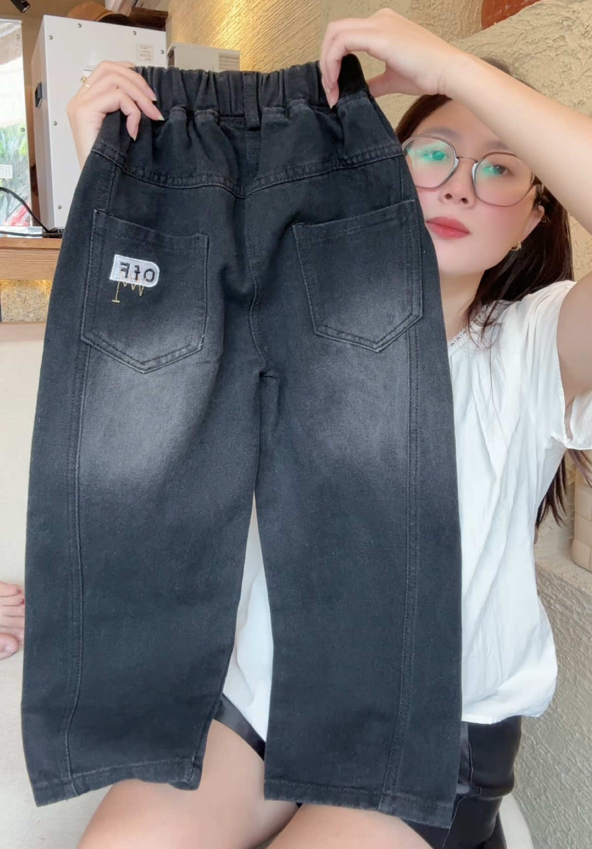 Quần jeans đen cho bé trai. #jeans #quầndàichobémặcđihọc #quânsuôngốngrộng #quânsuôngkiểu #quânsuôngcátính #quầnbòsuôngmàuđen #xuhuong #annhien2000 