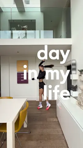 Spend the day with meee I feel sorry for my laundry basket #runner #Fitness #Lifestyle #gymgirl #dayinthelife 