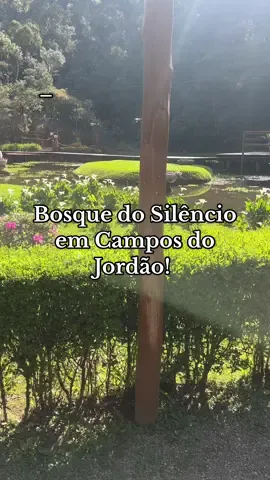 📍 @bosquedosilenciooficial – Campos do Jordão (SP) ✨ Quando visitei o Bosque do Silêncio, encontrei um refúgio único de paz e conexão com a natureza. Cada passo parecia me afastar do barulho e da poluição do mundo urbano. 🌿 🕙 Horário de funcionamento: diariamente das 9h30 às 18h  💵 Valores (ingresso): inteira R$ 40,00 meia R$ 20,00 (estudantes, crianças, idosos)  📍 Endereço: Av. Senador Roberto Simonsen, 1724 – Vila Inglesa / Jardim Alpestre  🎥 Neste vídeo, compartilho cada detalhe da minha visita: trilha dos lagos, deck de madeira cercado por flores, o Templo da Natureza, trilhas interativas, placas com mensagens de sabedoria, e todo o silêncio que só a mata pode proporcionar. Se você quer fugir do caos, desacelerar e se reconectar consigo mesmo, esse é um dos lugares que você precisa conhecer. 🔔 Quer mais dicas como essa? Me siga por aqui para acompanhar minhas descobertas de viagem, natureza e experiências que renovam o coração. #BosqueDoSilencio #CamposDoJordão #Natureza #Silêncio #PazInterior       