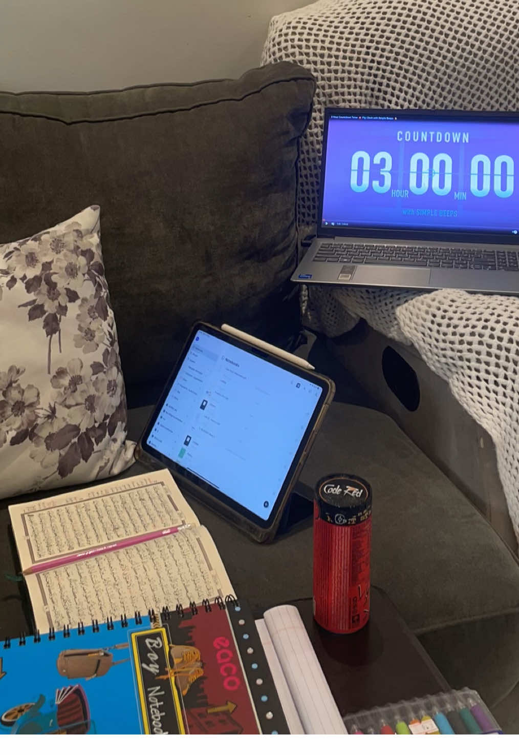 اول بارت من مذاكرة اليوم ولله الحمد والمنه كانت لثلاث ساعات اللي حيتابع المقطعين كويس حيعرف كم شابتر انجزت 💁🏻‍♀️  هذا من فضل ربي فتح عليا اليوم وعوضت عن امس كمان لان كنت تعبانه ماقدرت اذاكر شي  #explor #studywithme #studytok #دراسة #fyp 