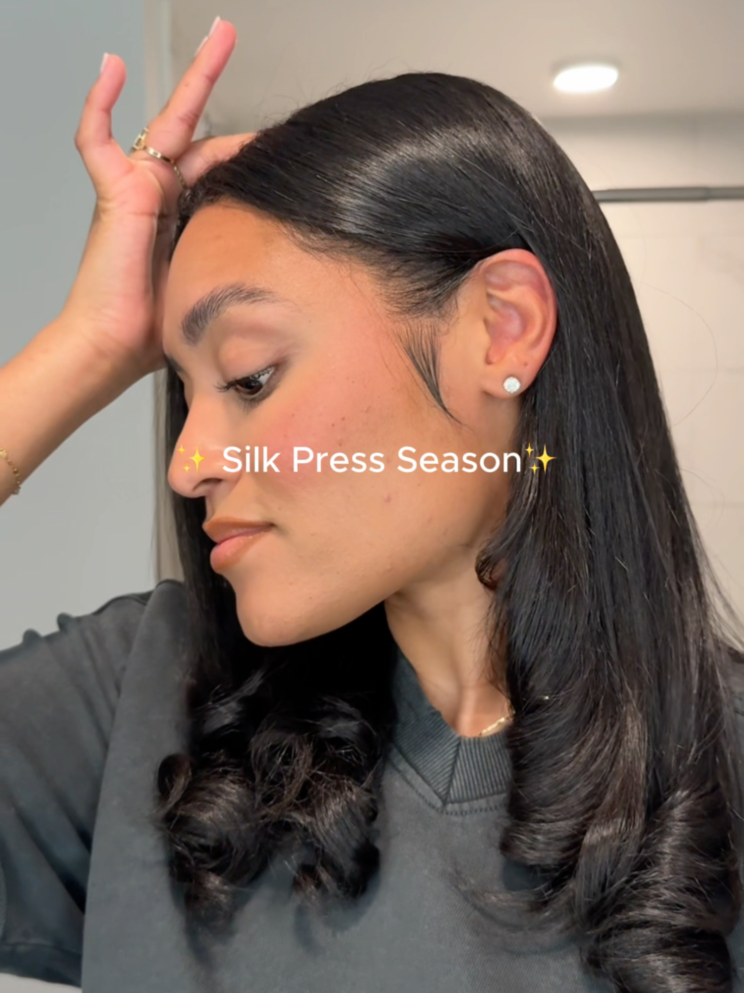 Silk press season, is that you?! 👀 You can enjoy a good silk press while also protecting your strands. Our Temp Tamer is formulated with Jojoba, Avocado and Abyssinian oils to protect all textures against heat while providing a high-gloss shine.  #silkpressseason #silkpressnaturalhair #heatprotectant 💖