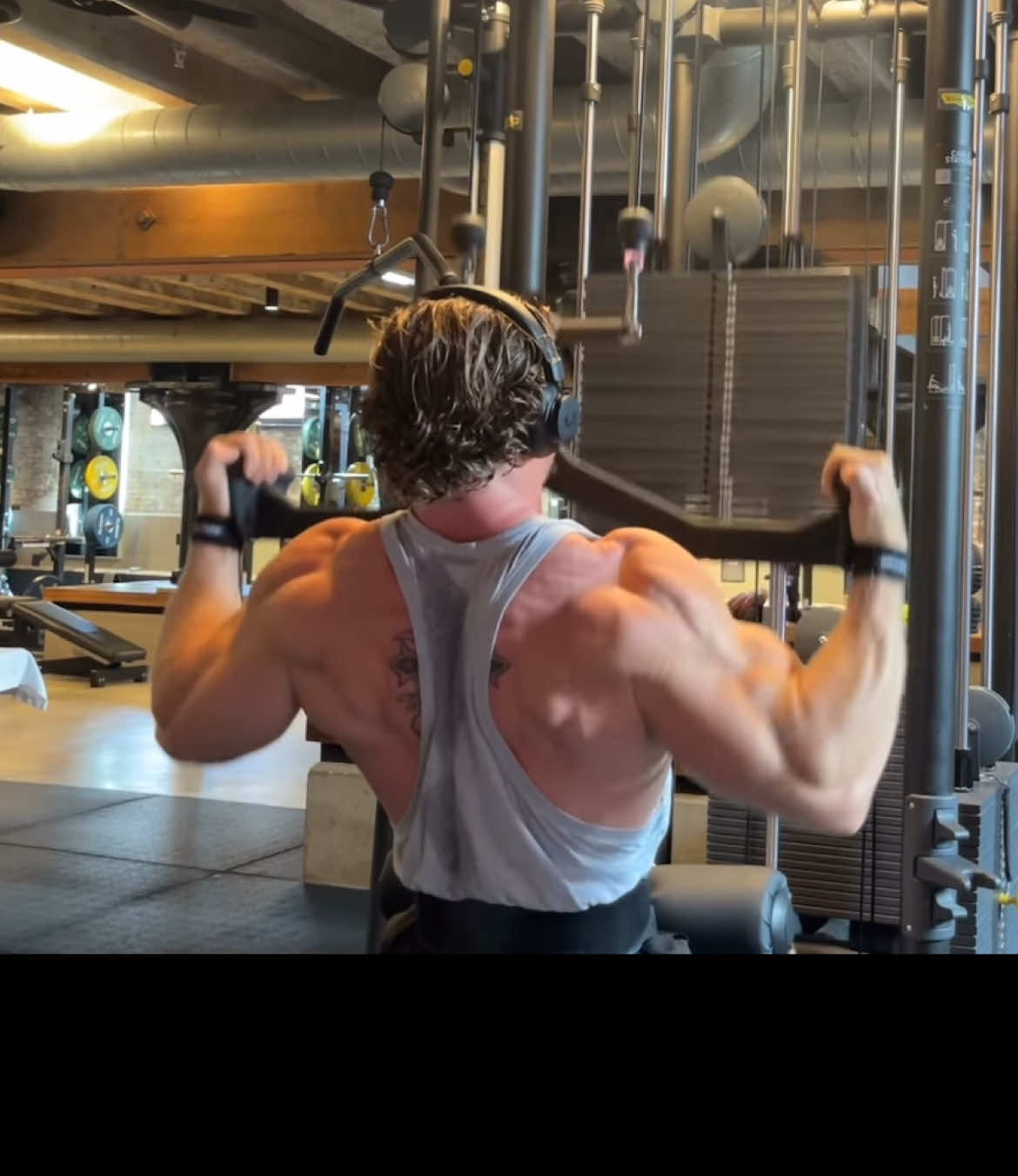 New Back & Bicep video Youtube link in bio #bodybuilding #Fitness #gym #workout #chest #chestworkout #dumbbellpress #benchpress #bankdrukken #shoulderworkout #shoulderpress #legpress #squats #hacksquats#legcurl #legextension #classicphysique #classicbodybuilding #fitnessmotivation #training #gymmotivation #exercise #trainmore #goldenera #gym #goldenerabodybuilding #latpulldown #barbellrow #tricep #bicep 