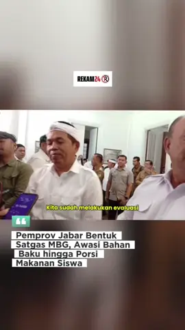Gubernur Jawa Barat Dedi Mulyadi menekan pentingnya evaluasi program Makan Bergizi Gratis ini sejak awal. Ia menjelaskan bahwa sambil menunggu penerbitan peraturan presiden (perpres), Pemprov Jabar akan membentuk tim evaluasi dan monitoring sebagai Satgas MBG Jawa Barat. Satgas ini akan mengawasi seluruh pelaksanaan, mulai dari penyiapan bahan baku, proses memasak, distribusi, hingga pemeriksaan kelayakan makanan. “Yang mencicipi makanan bukan guru, tapi tim khusus. Selain itu, tiap kabupaten akan membentuk lembaga aduan agar guru maupun siswa bisa melaporkan jika ada masalah kualitas atau kuantitas makanan,” kata Dedi. Ia menegaskan, alokasi anggaran Rp10.000 per porsi tidak boleh dikurangi. “Kalau berkurang, ada tiga konsekuensinya: sanksi administratif, penghentian mitra, hingga proses pidana karena termasuk korupsi,” tambahnya. #dedimulyadi #kangdedimulyadi #makanbergizigratis #viraltiktok #fypage      