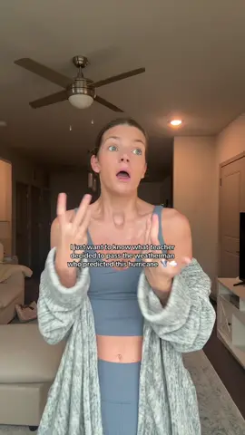 Saying weatherMAN because a woman would never 💅🏻💅🏻#relatable #girls #humor #hurricaneseason 
