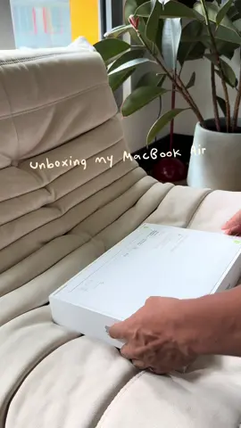 Finally upgraded from my 2008 MacBook Air. I love the new MacBook Air in baby blue #macbookair 