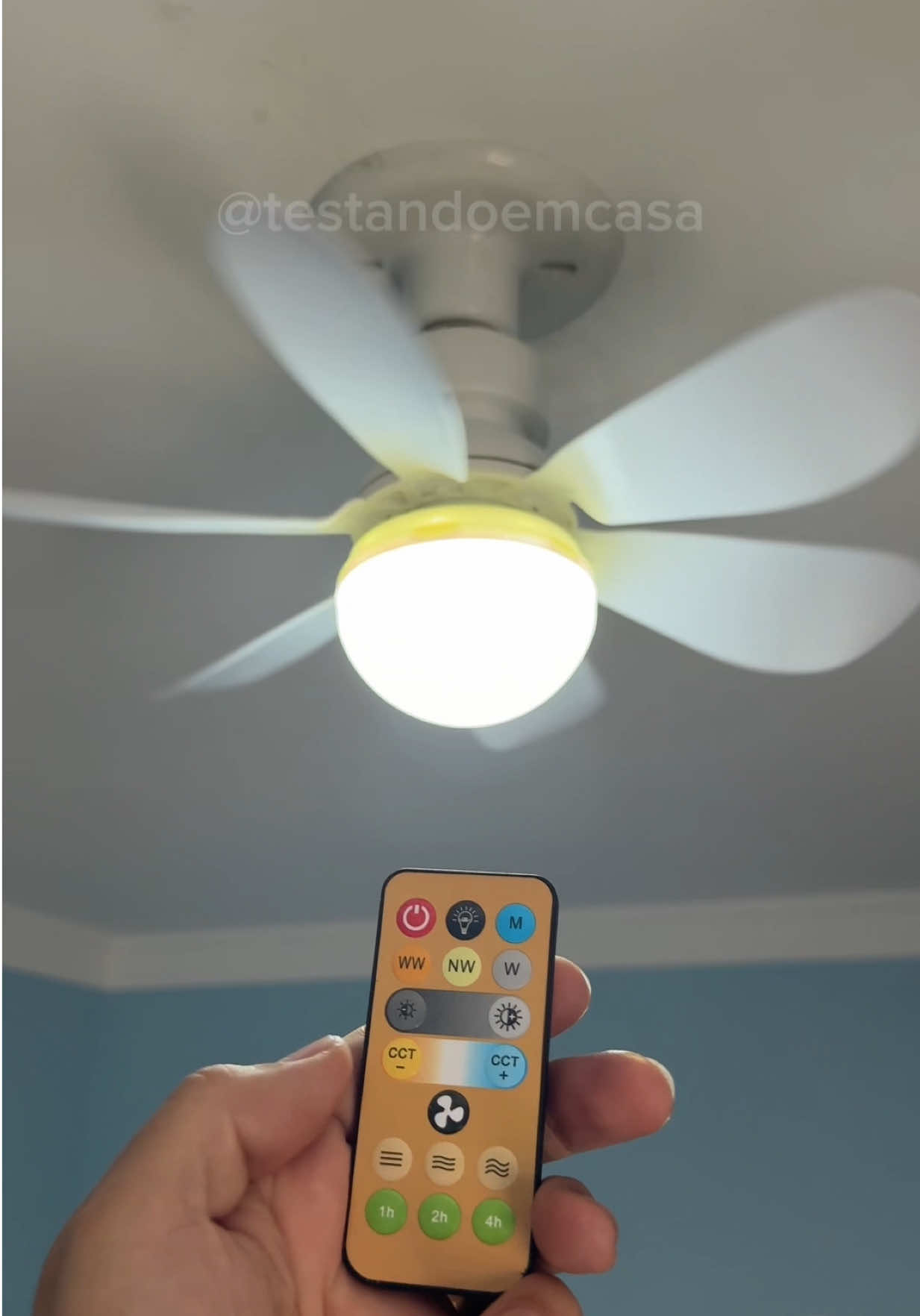 Ventilador lâmpada led 60W com controle remoto #ventilador #calor #verao #tiktokshop 
