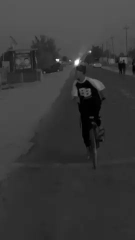 واحد تفليق حربكهة الحي😆#humor #tiktok #duet #viral #fyp @سـجاد 🍂 