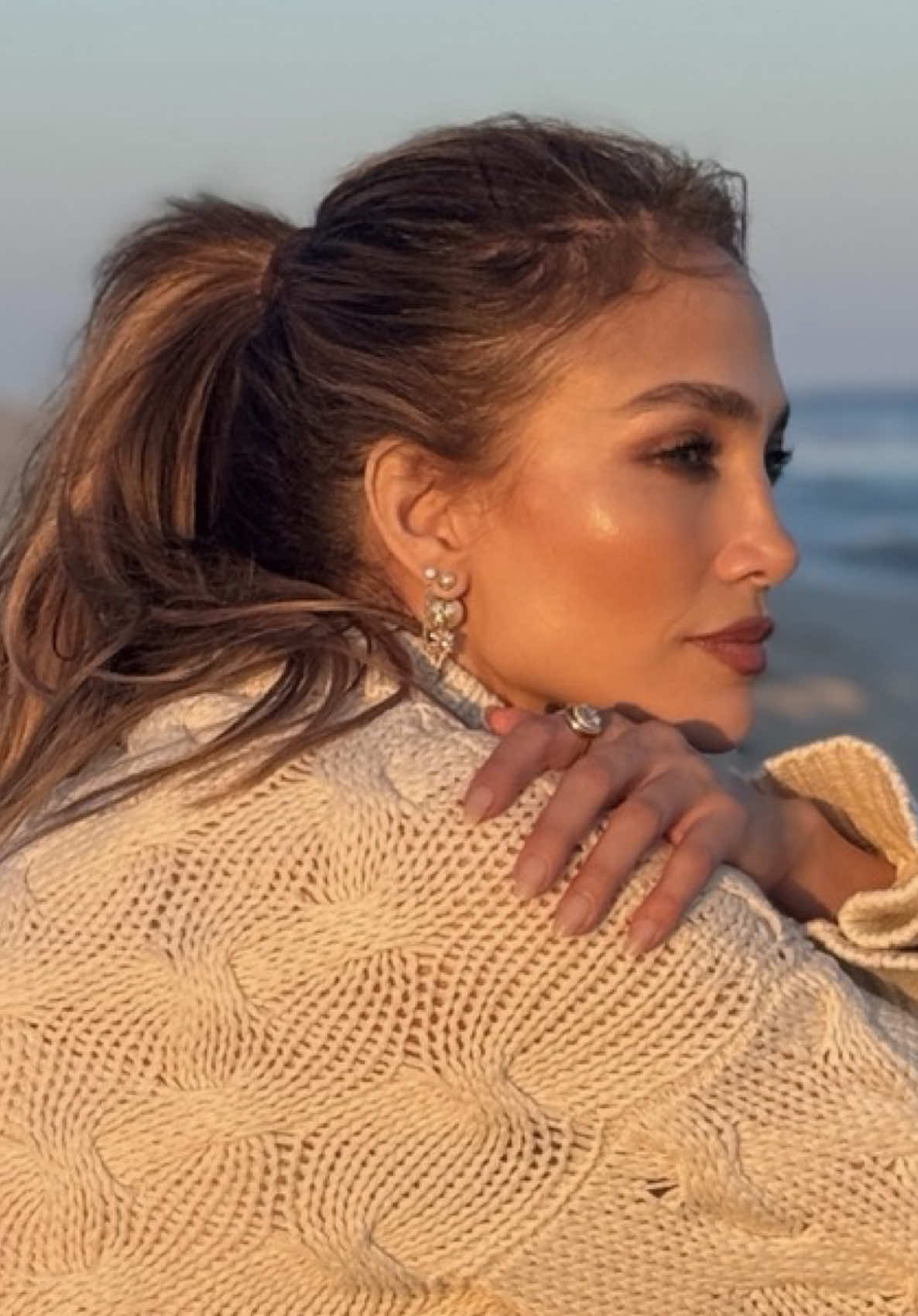 Grateful for the sunsets, the seasons, and the moments that remind me how beautiful change and growth can be. Here’s to fall and everything ahead. 🍂🍁
