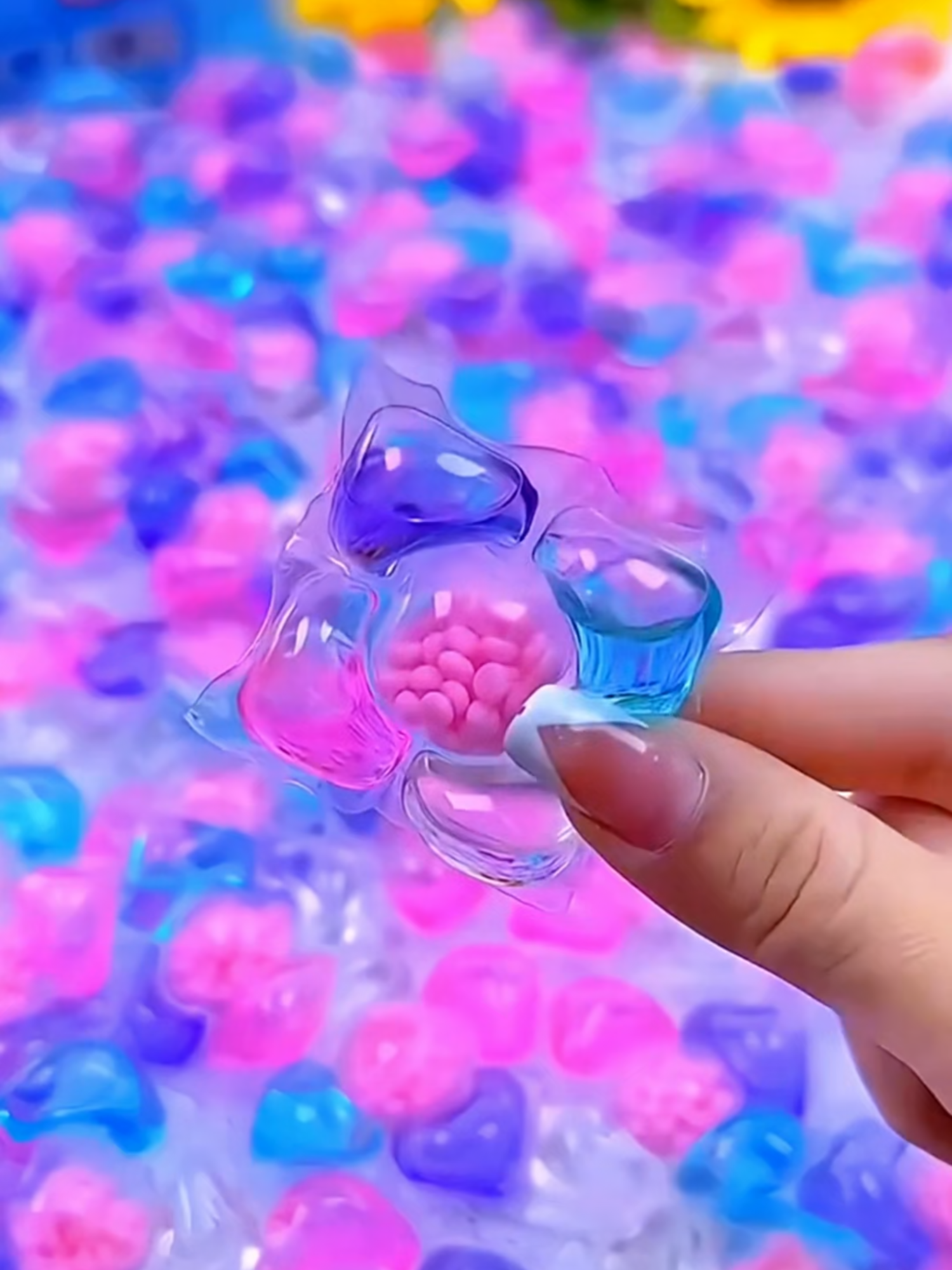 🎉Deixe a lavagem mais fácil! Apenas uma cápsula remove toda sujeira, deixa as roupas perfumadas, economiza tempo e espaço! Venha experimentar a nova forma de lavar e torne sua rotina mais leve! 🧺✨#FragrânciaDuradoura #VidaMaisFácil #SuperPrático #LavagemPrática #RoupasPerfumadas