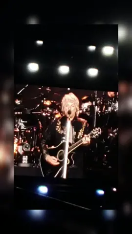 So many memories 🥺😭 the last time I saw them in their last tour #limaperu🇵🇪  💜 #bonjovi #rock  #fyp #jonbonjovi Mayor y todo y se sigue viendo hermoso.