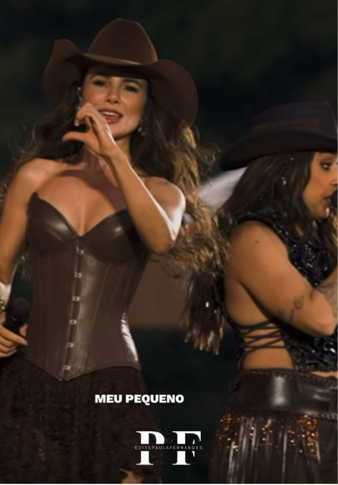 Só você que me ilumina, meu pequeno talismã… #LauanaPrado #PaulaFernandes #sertanejo #leandroeleonardo #talismã 